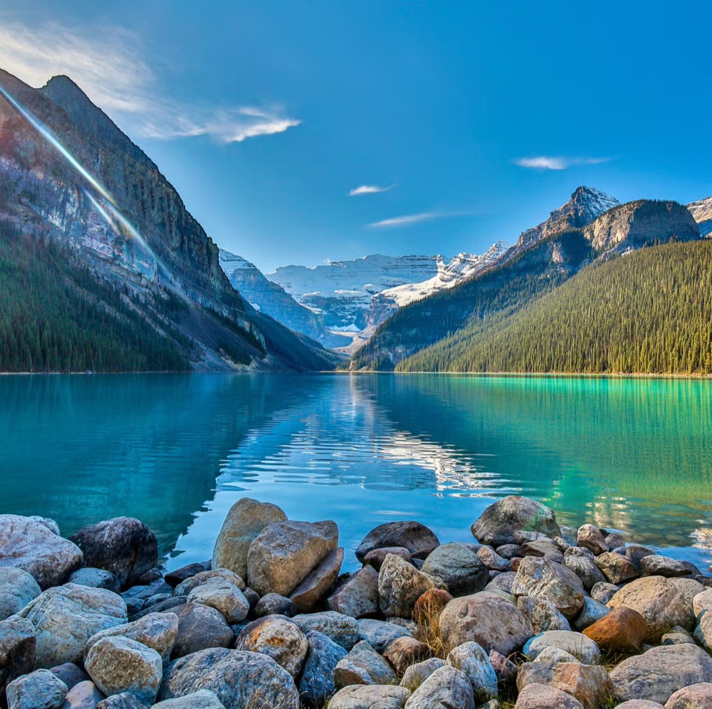 Location: a turquoise alpine lake